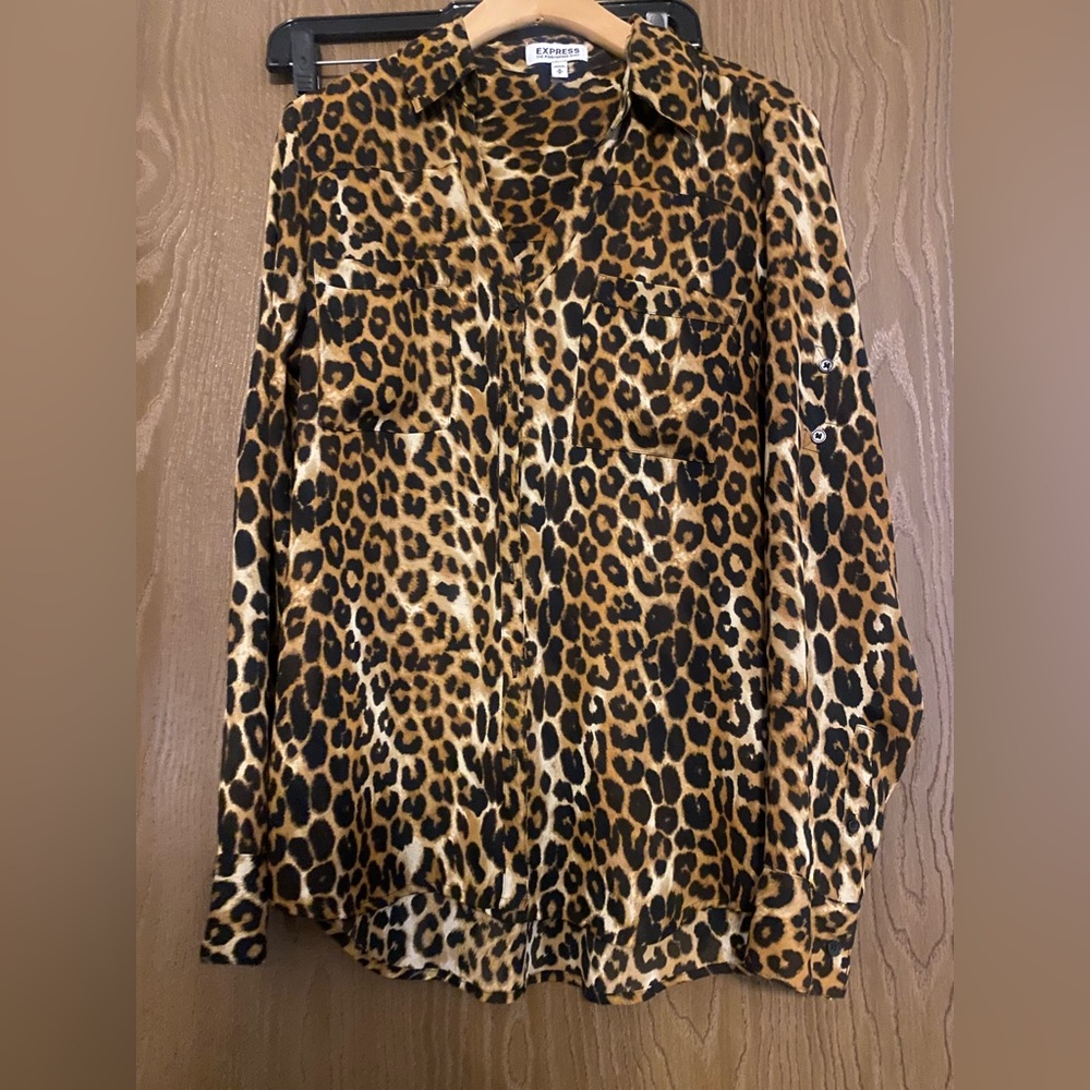 NWOT-silky animal print blouse